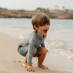 Little Dutch Swim T-shirt Long Sleeves Turtle Island Olive 5 Little Dutch Swim T-shirt Long Sleeves Turtle Island Olive -Lush Littles 0023505 zwem shirt lange mouw turtle island olive 86 92