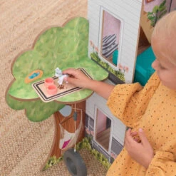 KidKraft Backyard Cookout Dollhouse 20187 -Lush Littles backyard 6