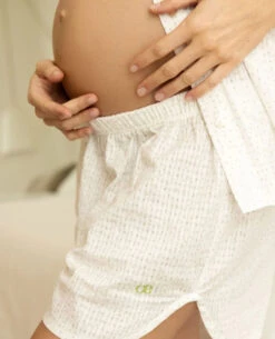 Cache Coeur Paulette Maternity And Nursing Pyjashort -Lush Littles pyjashort de grossesse et dallaitement paulette cache coeur 706 1200x 59c2bc56 a0d1 4482 a325 304053c789be